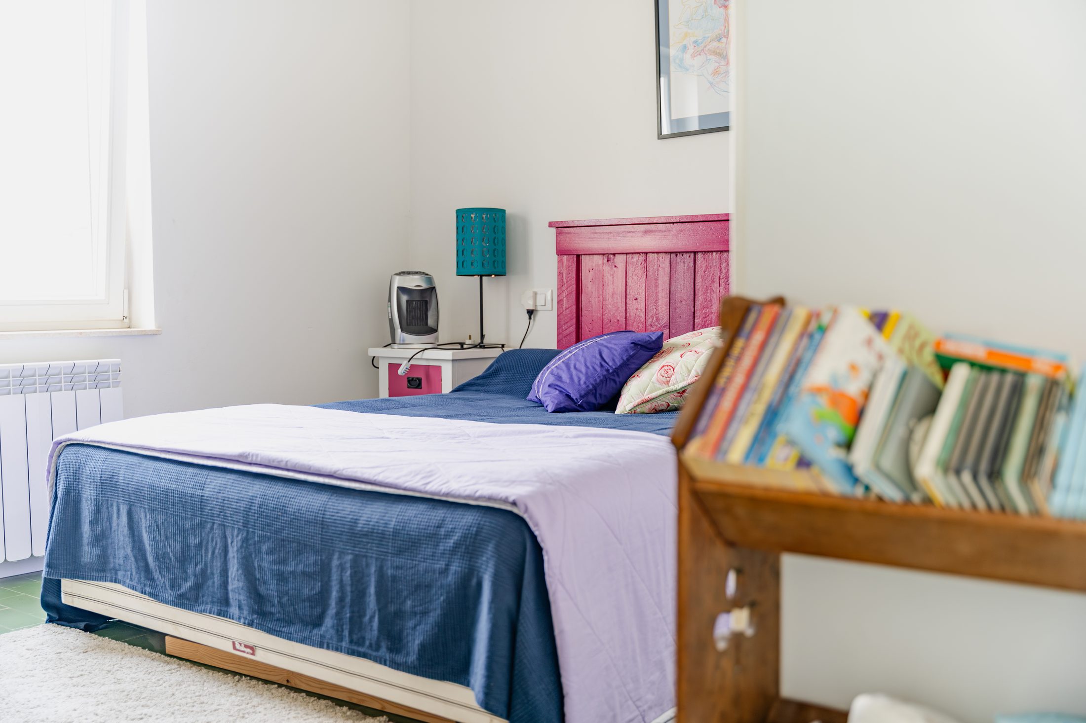 Same bedroom with bookshelves and reading nook
